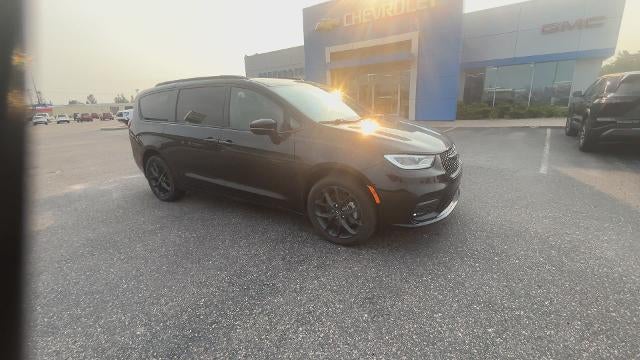 2023 Chrysler Pacifica Limited AWD