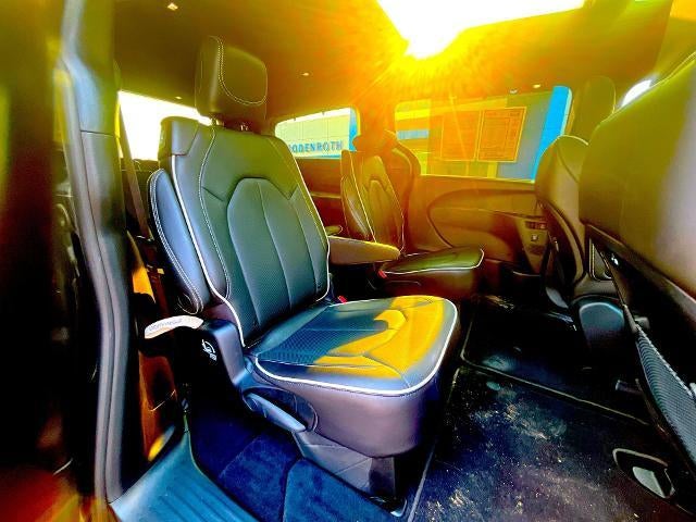 2023 Chrysler Pacifica Limited AWD