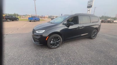 2023 Chrysler Pacifica Limited AWD