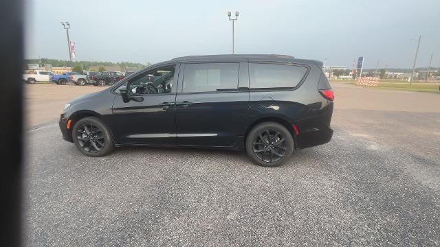 2023 Chrysler Pacifica Limited AWD