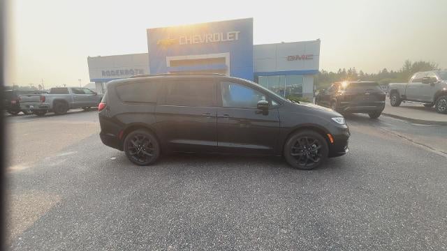 2023 Chrysler Pacifica Limited AWD